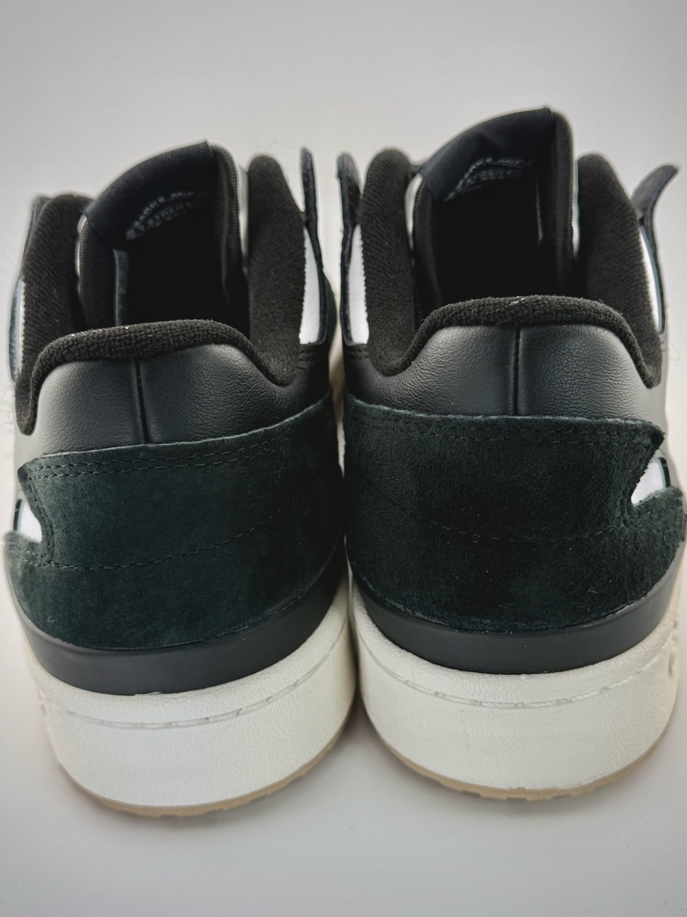 adidas Men’s Forum Low-Tops in Black, White & Gum w/Leather & Suede ID6857 10.5M - Picture 3 of 6